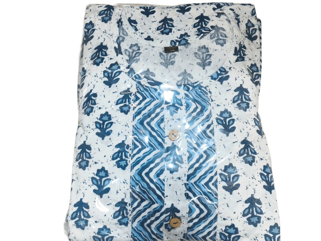 सफेद और नीले रंग का प्रिंटेड सूट दुपट्टे के साथ